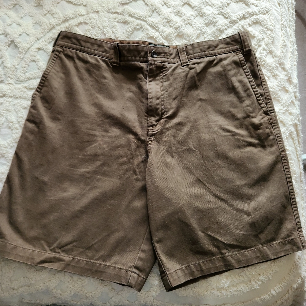 Eddie Bauer.      Men's Brown Casual Shorts